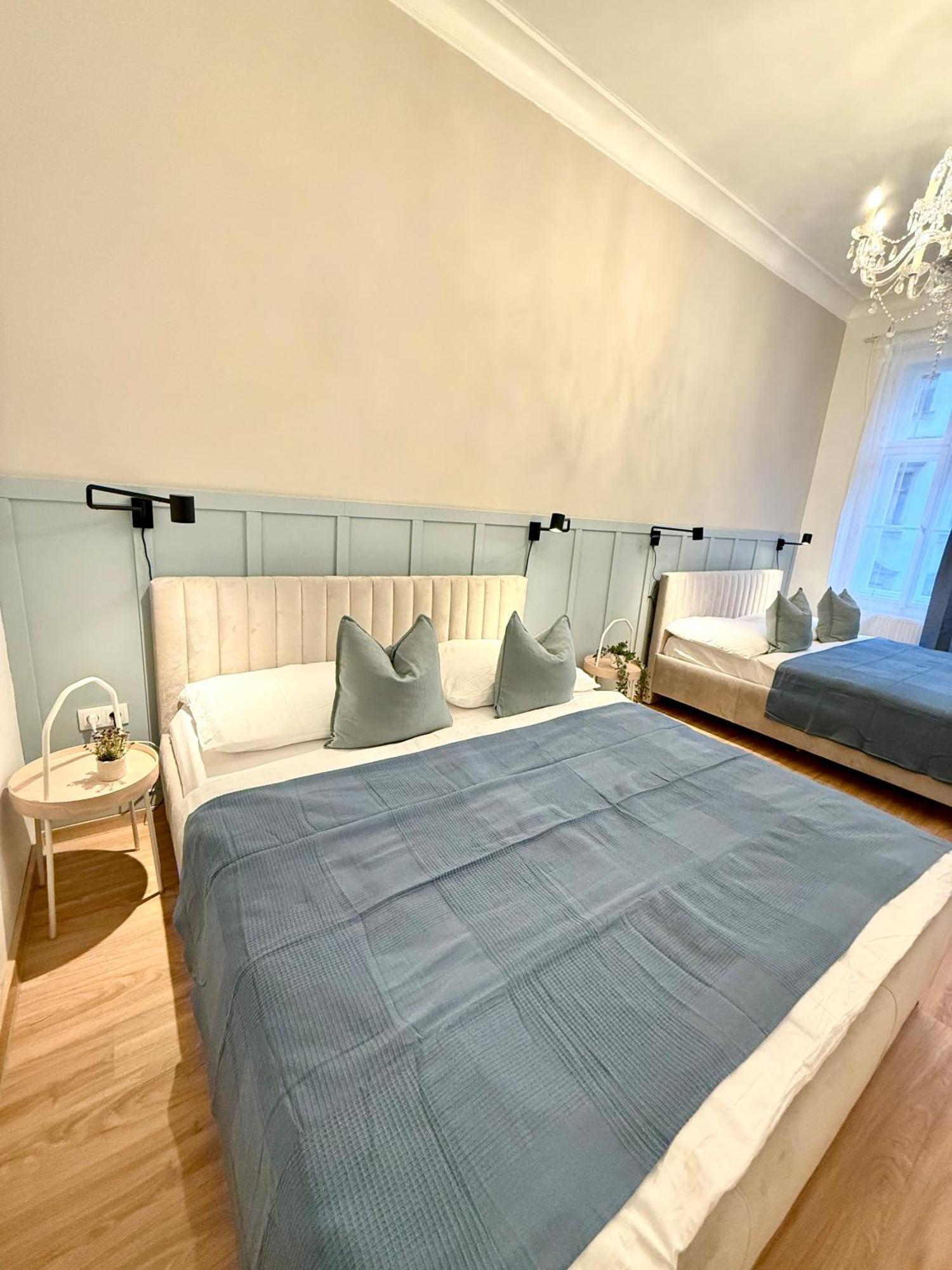 Stunning In Middle Of Wenceslas Square Apartment *